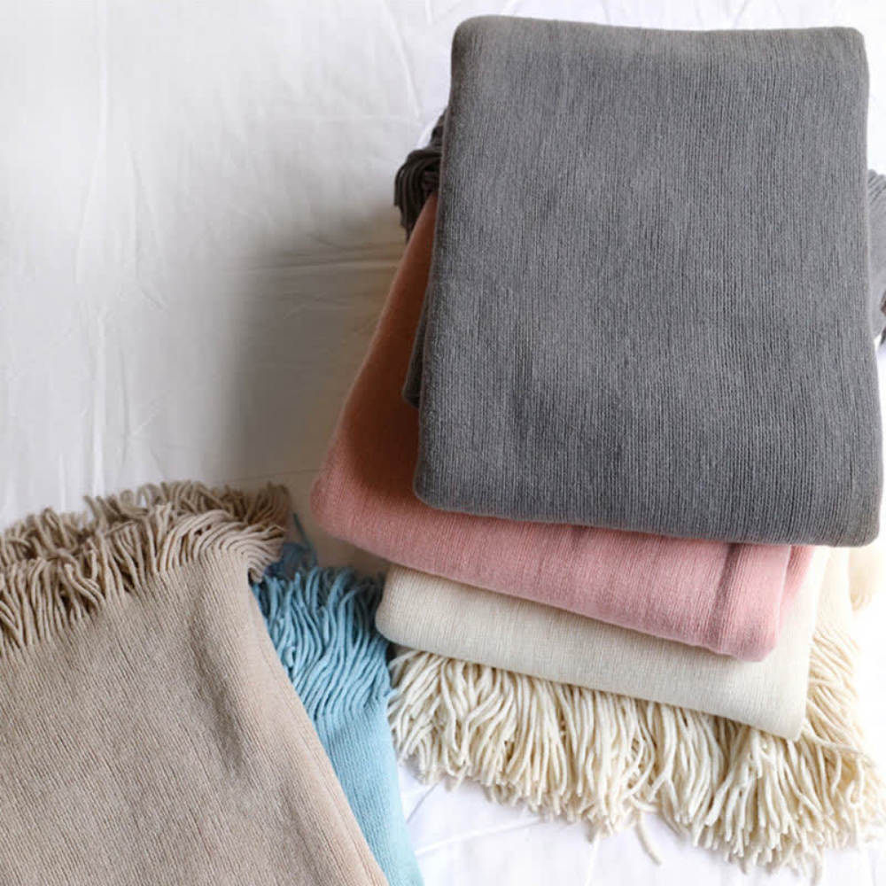 Chunky Knit Throw Blanket With Tassel Edges