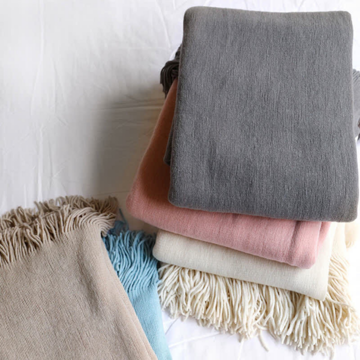 Chunky Knit Throw Blanket With Tassel Edges