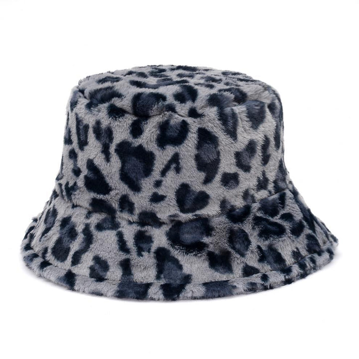 Puszysty kapelusz bucket w krowie łaty