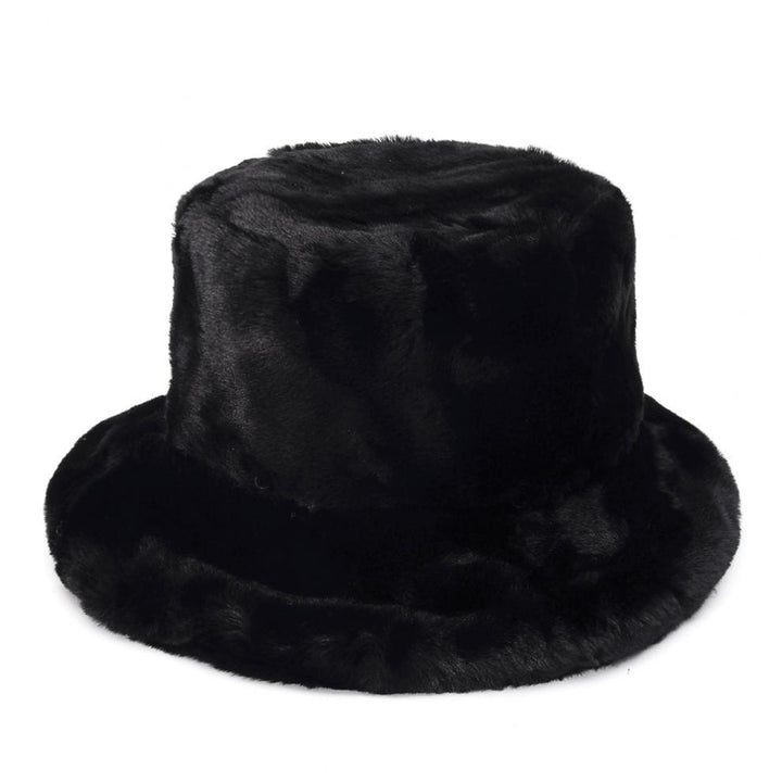 Puszysty kapelusz bucket w krowie łaty
