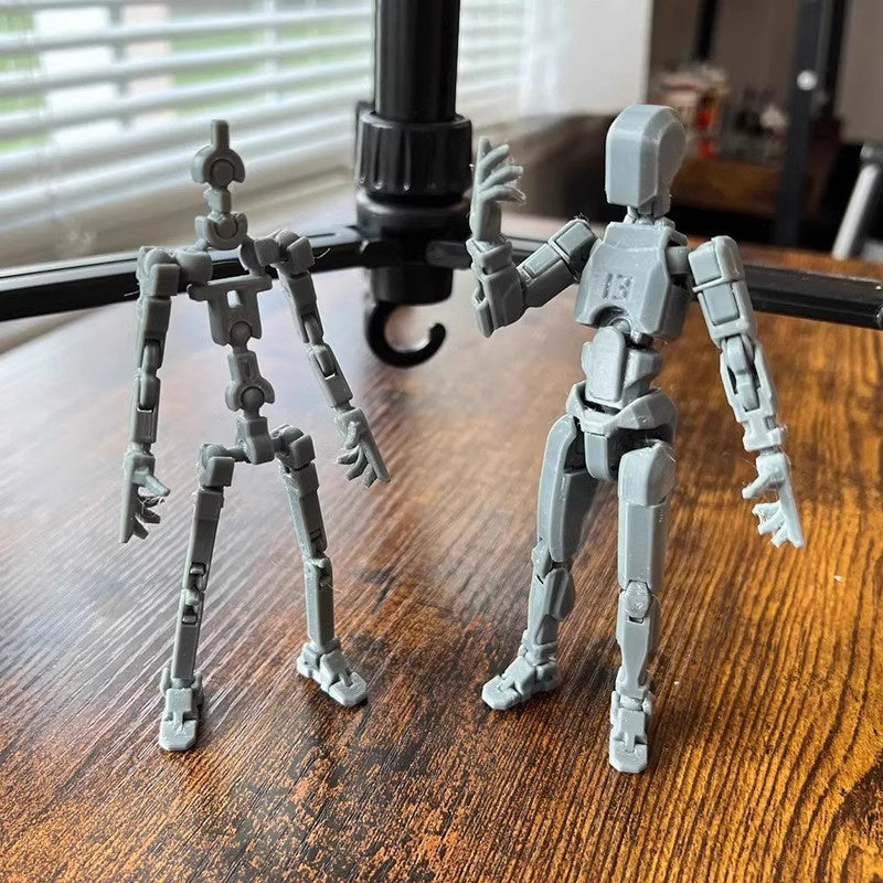 Pomarańczowy ruchomy robot z druku 3D