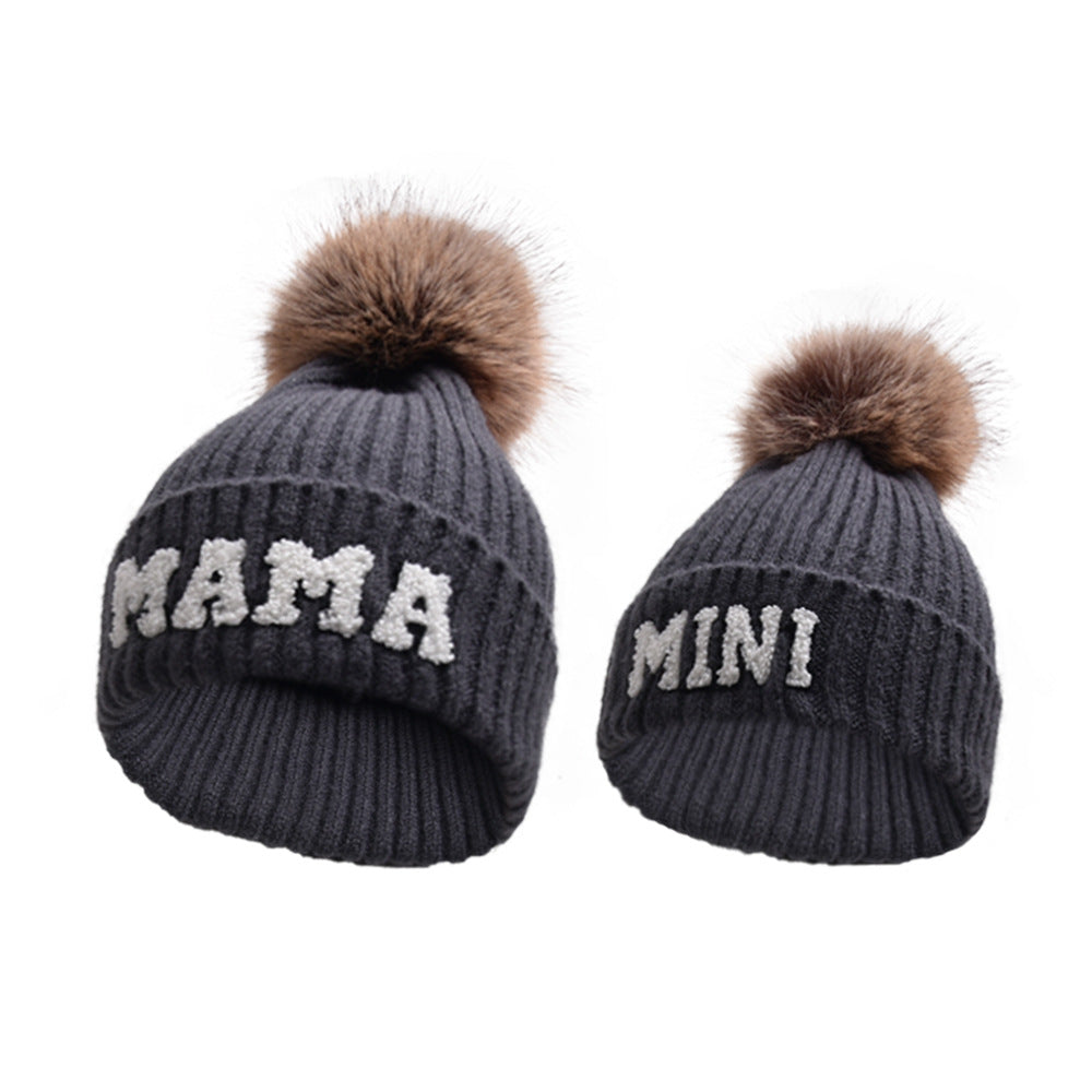Czarne czapki MAMA i MINI z pomponem