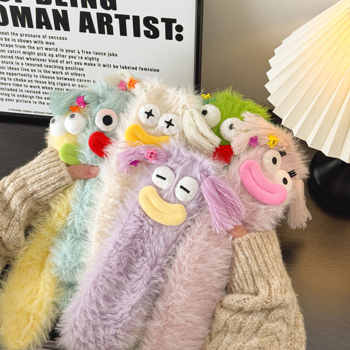 Puszyste zielone skarpety z buzią potworka i wyłupiastymi oczami