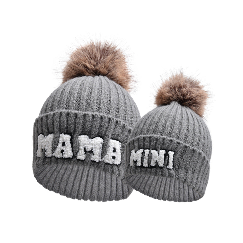 Czarne czapki MAMA i MINI z pomponem