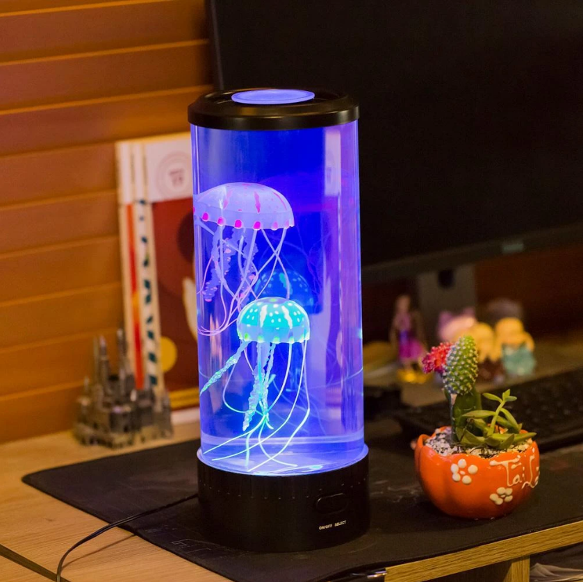 Lampka z meduzami w podświetlanym zbiorniku