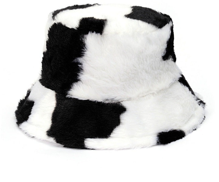 Puszysty kapelusz bucket w krowie łaty