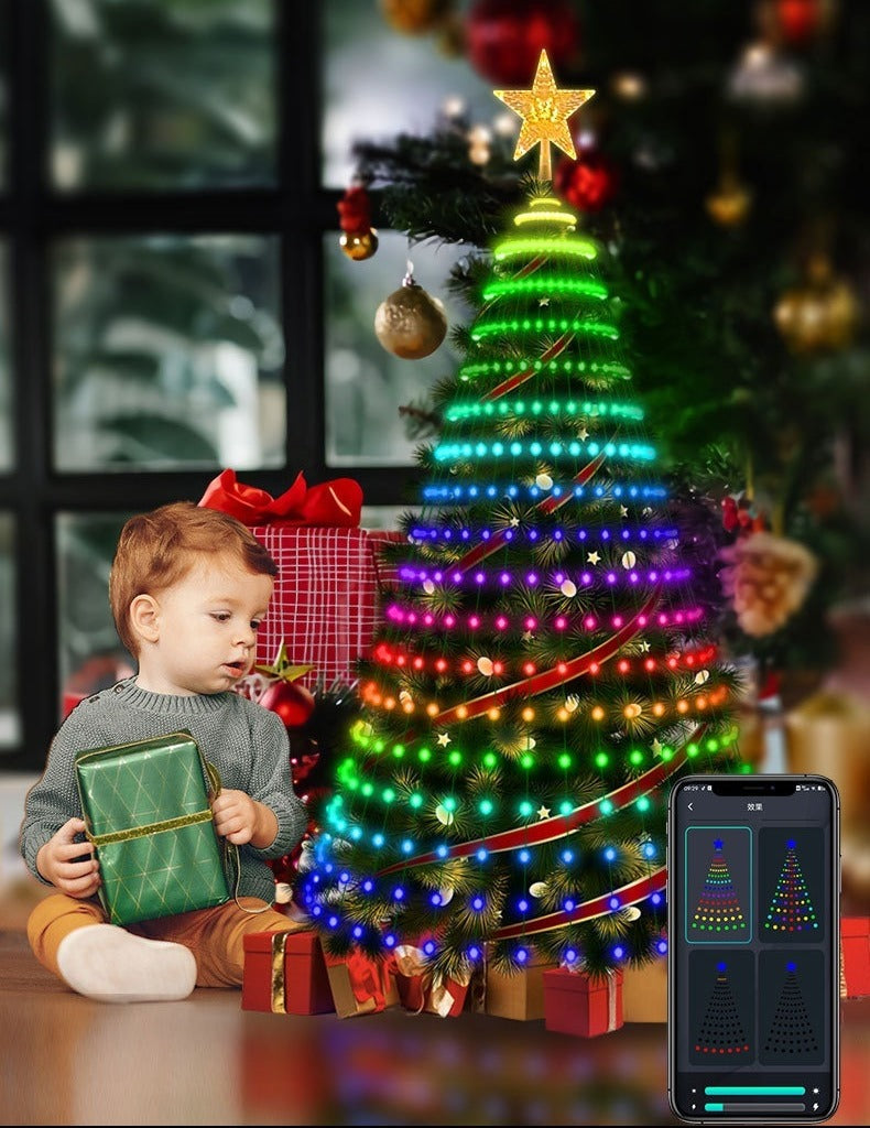 Choinka z kolorowymi lampkami LED i gwiazdą