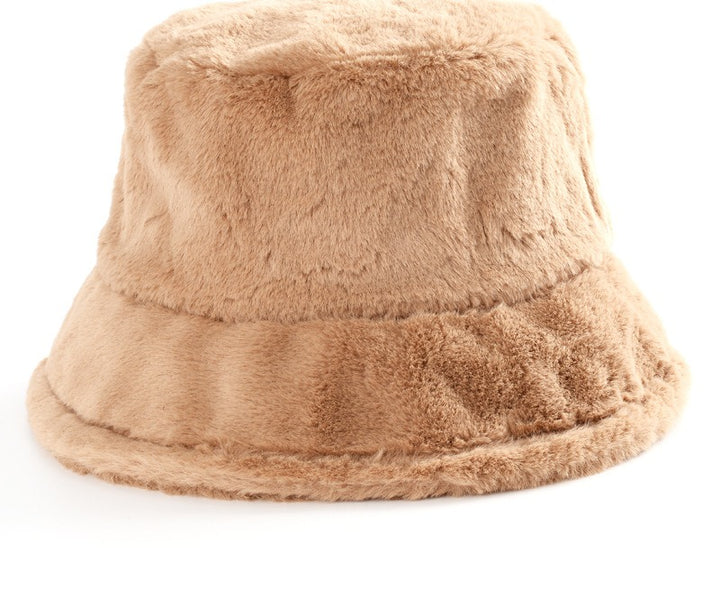 Puszysty kapelusz bucket w krowie łaty