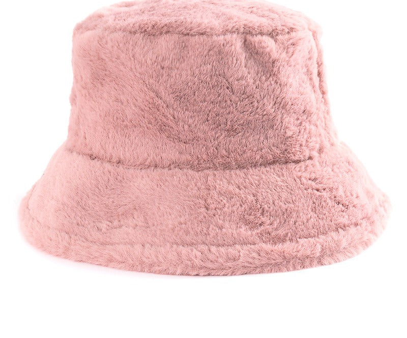 Puszysty kapelusz bucket w krowie łaty