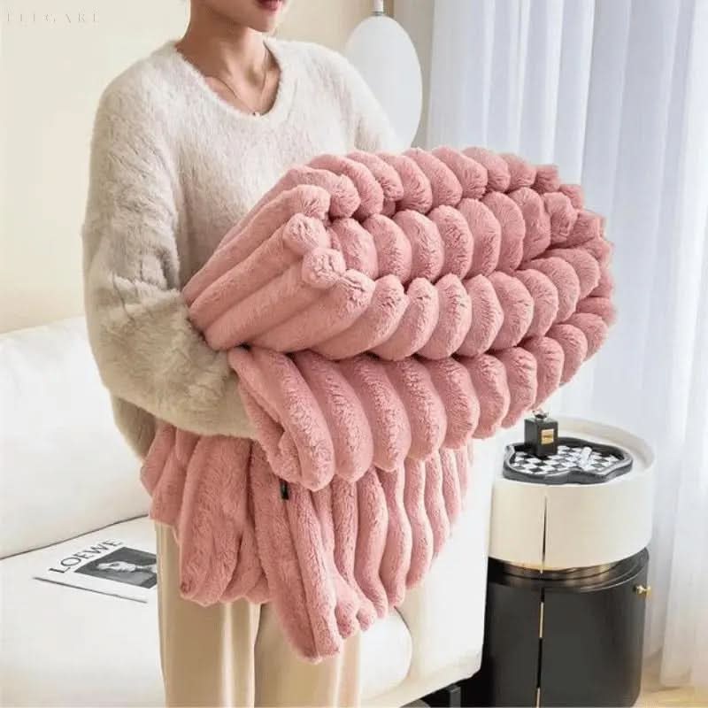 Strukturalny koc pluszowy na przytulne łóżko i kanapę
