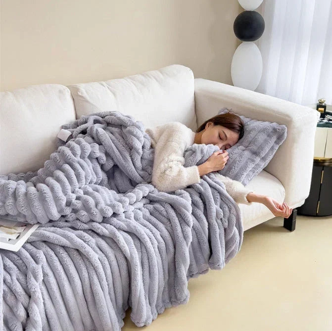 Puszysty koc polarowy – lekki, miękki i do prania w 30°C