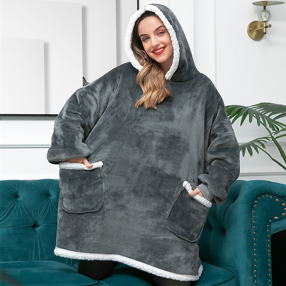 Bluza-koc z polaru z dużym kapturem i kieszeniami