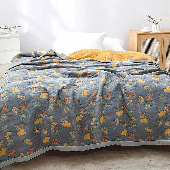 Otulena™ Dwustronny koc dekoracyjny z eleganckim wzorem liści miłorzębu