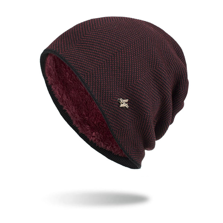 Czarna dzianinowa czapka beanie z metalową blaszką