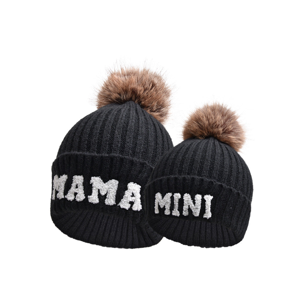 Czarne czapki MAMA i MINI z pomponem