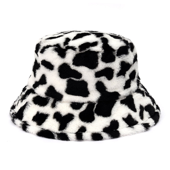 Puszysty kapelusz bucket w krowie łaty