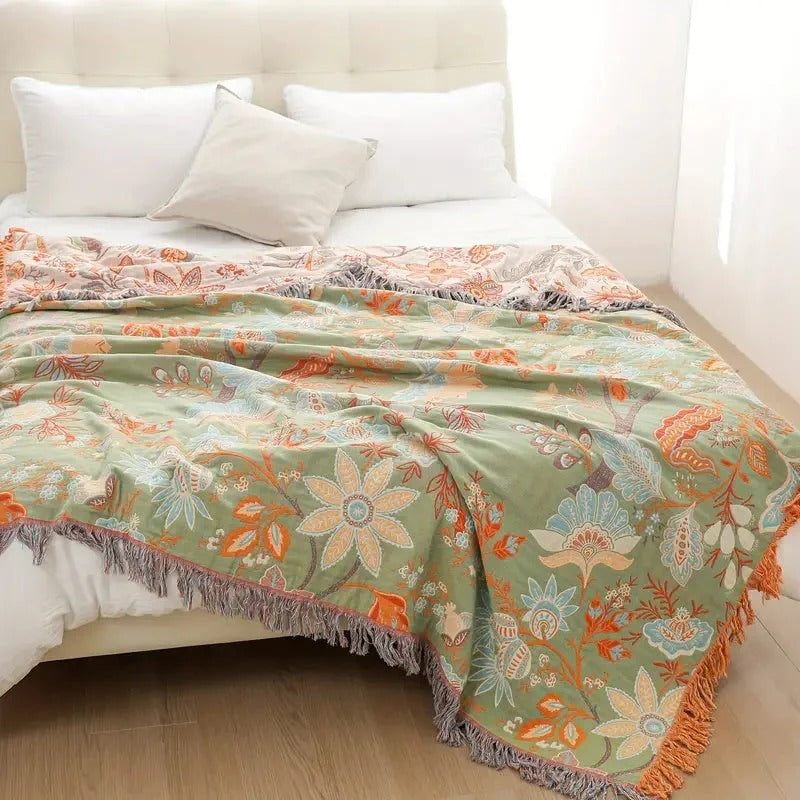 Bawełniany koc w kwiaty z frędzlami w stylu boho